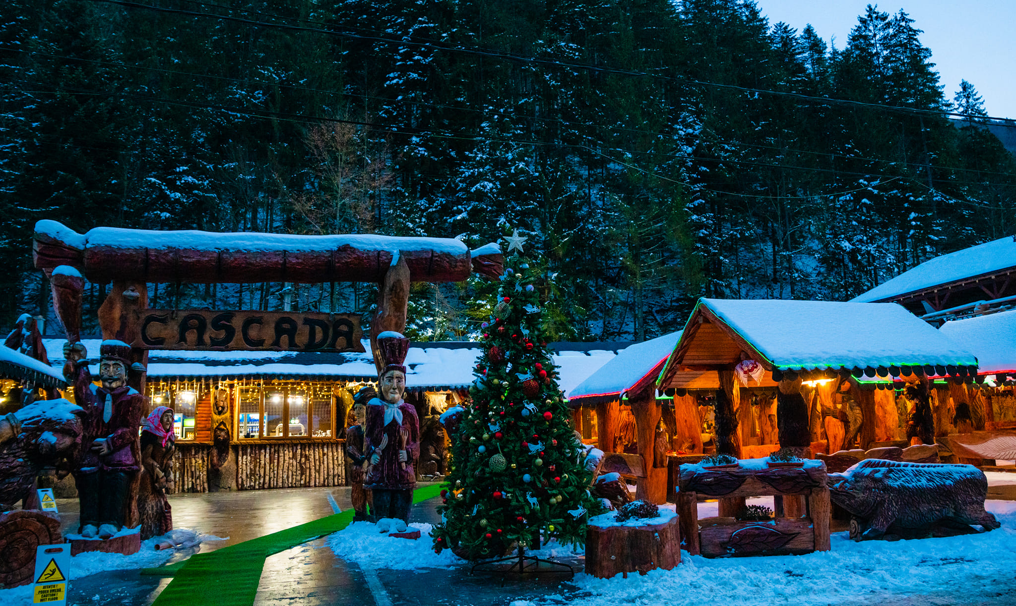 SĂRBĂTOREȘTE ALĂTURI DE NOI